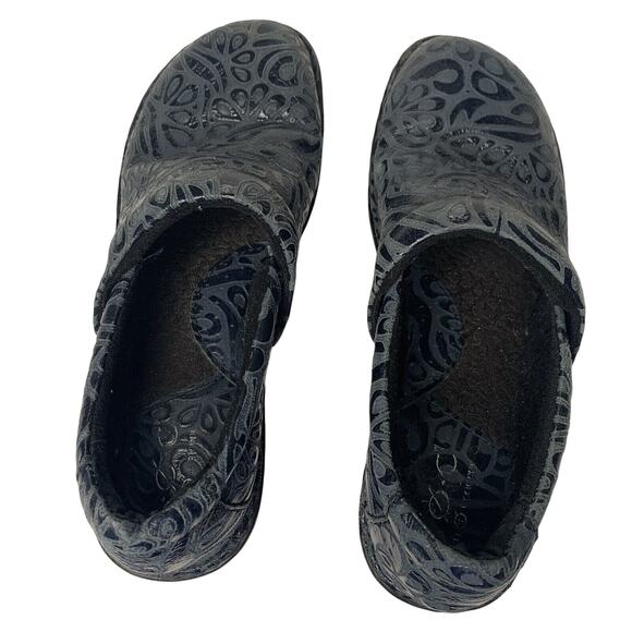 b.o.c Clogs Women's Size 6.5 Peggy Slip-On Comfort Wedge Black Embossed Paisley - Picture 6 of 7